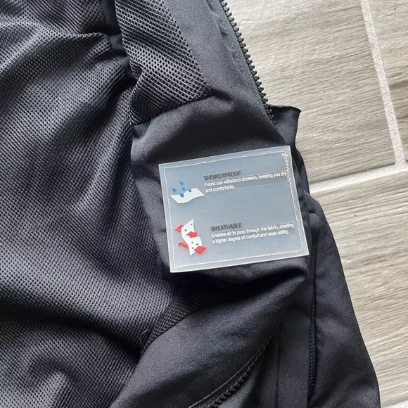 Burberry Womens Golf Vest - Black Full Zip - Size X-Small - 100% authentic - Picture 7 of 10